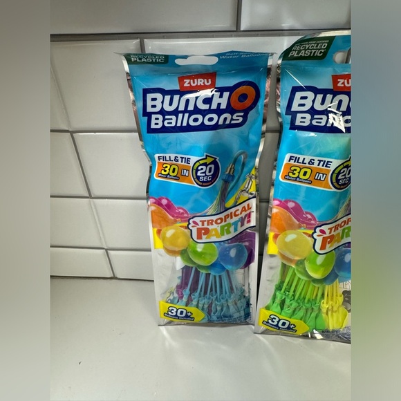 Self-Sealing Water Balloons - Picture 2 of 4